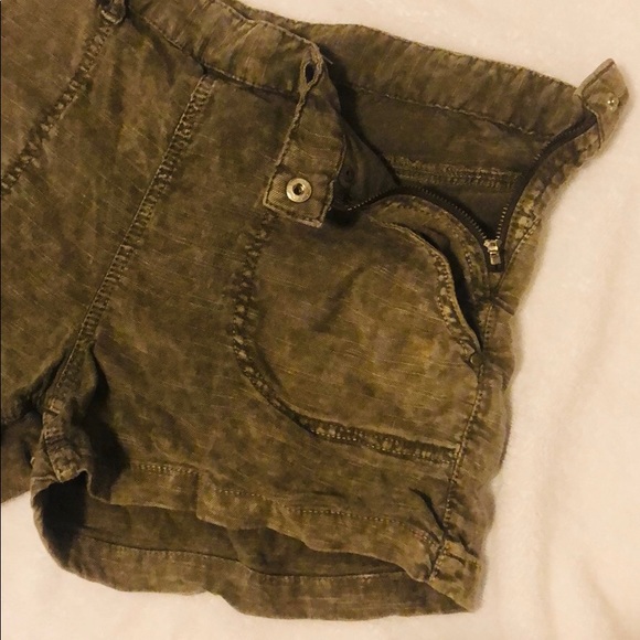 Free People dark distressed green short, size 10. - Picture 2 of 4